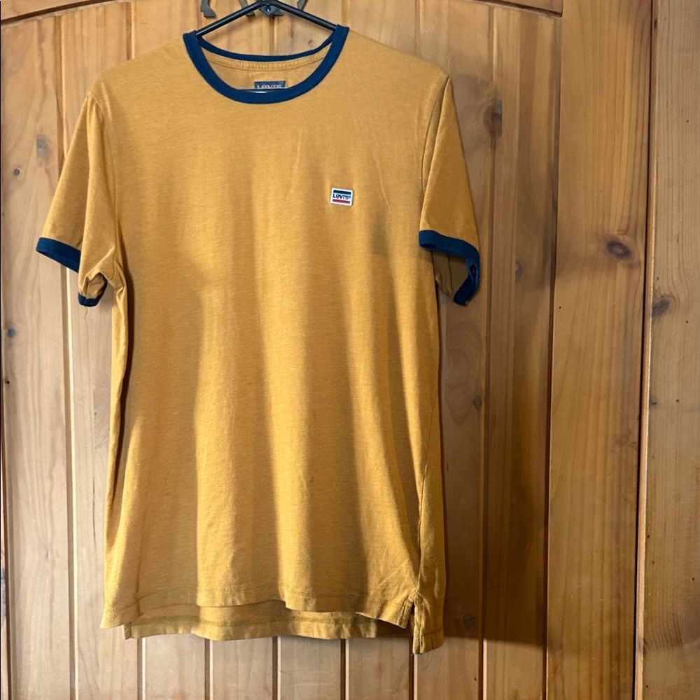 Levi’s T-shirt